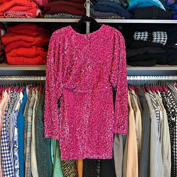 Forever 21 pink sequin long sleeve back zipper/hook and eye closure dress size M - Picture 3 of 3
